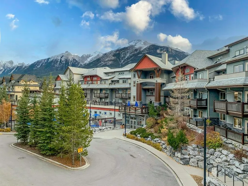 Evergreen Escape - 2 Bedroom Condo with Pool & Hot Tub - Image 1
