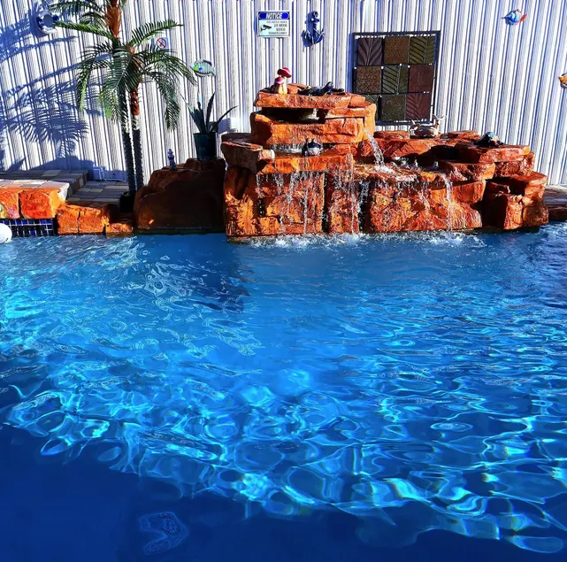 Crazy Pool in Miami - Image 1