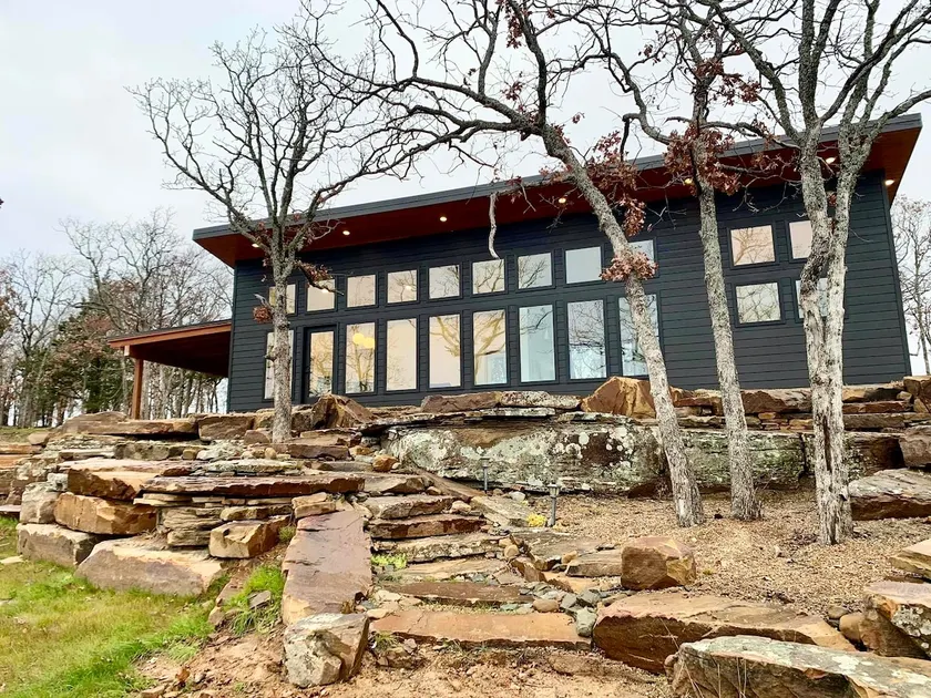 Luxurious High-End Lake View With Hot Tub! - Image 1