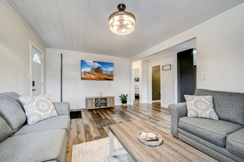 Modern Home Suite in Pincher Creek - Image 1