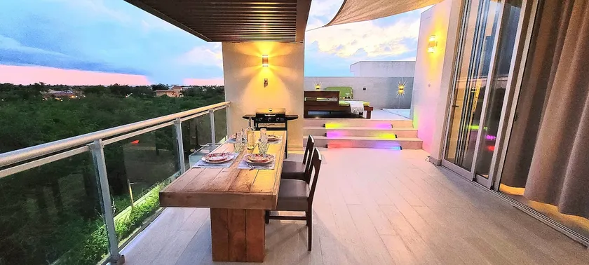 Vibe Residence outstanding PH w/Jacuzzi & Sea View - Image 1