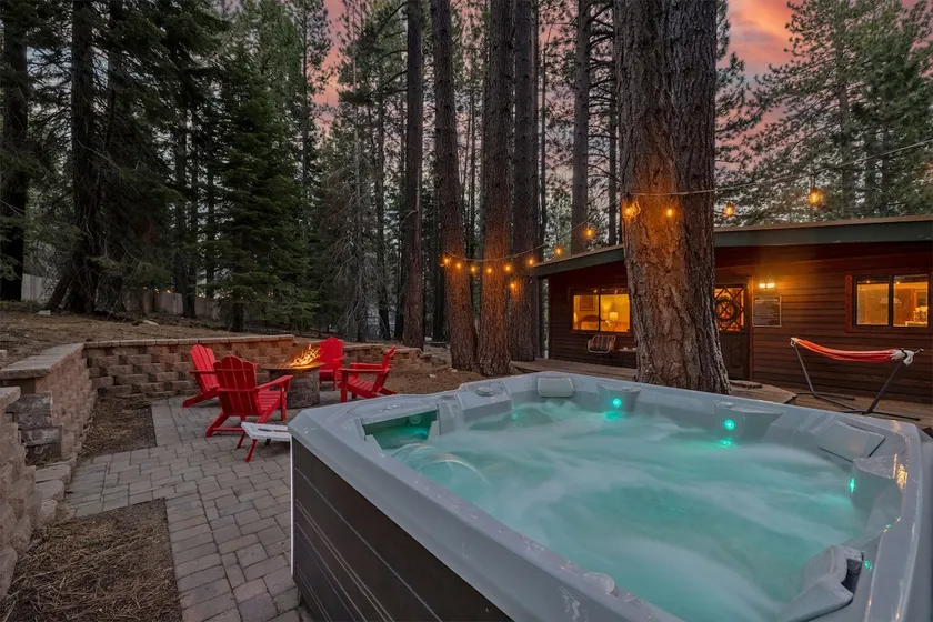 Shady Pines Pets Hot tub - Image 1
