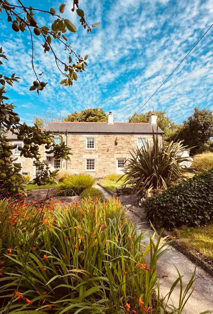 Little cottage with wild spa, close to beaches - Image 1