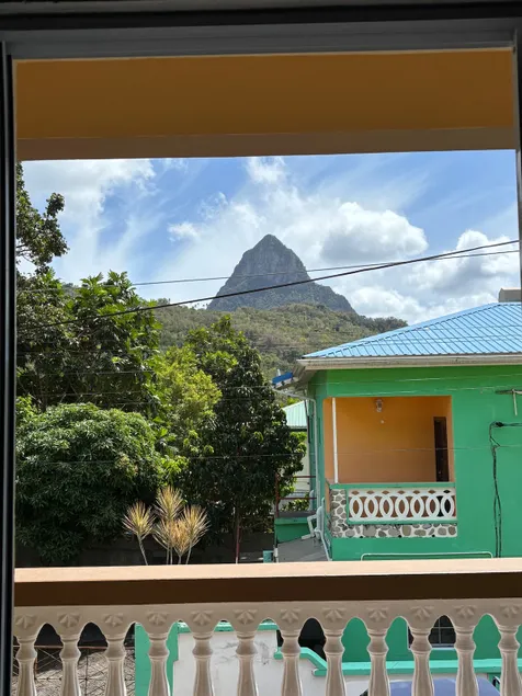 Complimentary breakfast /30 mins from UVF Airport - Image 1