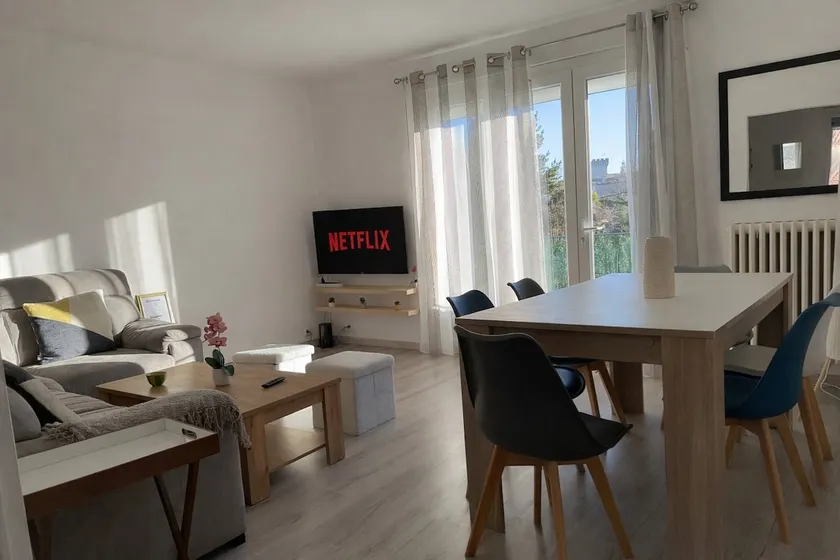 T4 • 6 people • 3 bedrooms • Parking • Balcony - Image 1