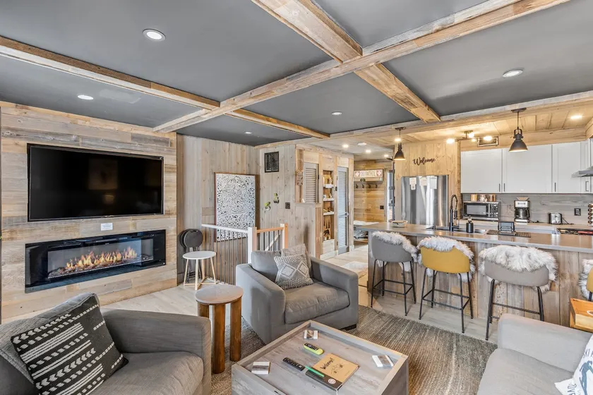 Luxurious Cozy Mountain Retreat 2BR-2BA - Ski/Spa. - Image 1
