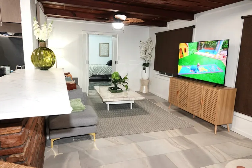 Family and dog friendly stay 19min to Downtown OKC - Image 1