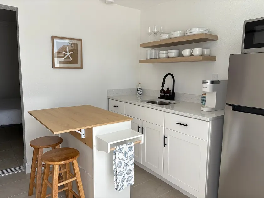 Modern Guest Suite in Port Richey - Image 1