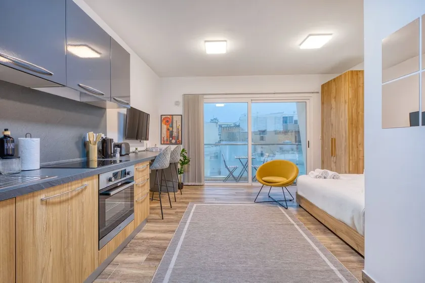 Stylish Studio with private balcony, close to Valletta - Image 1