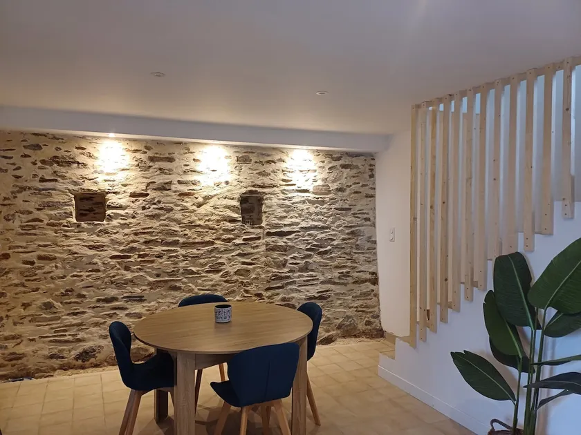 House close to the sea and shops. - Image 1