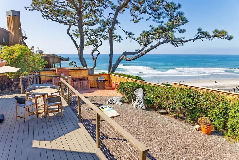 Tutu's Surf House - beach path! - Image 1