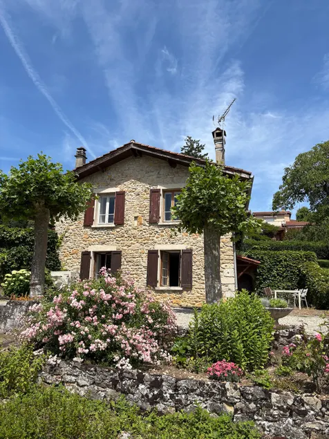 Stone house · Large garden · 3 bedrooms · Ain - Image 1