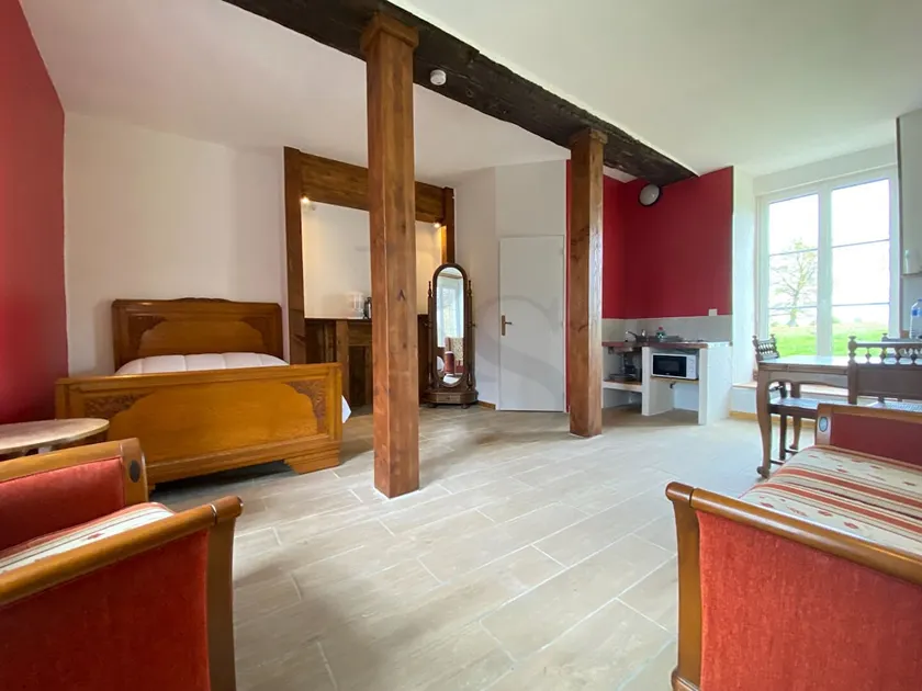 Charming farm studio (red) - Image 1