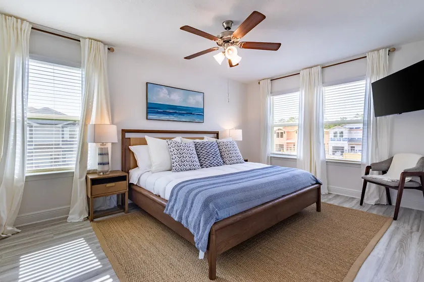 Coastal 3BR Townhouse Near the Beach - Image 1
