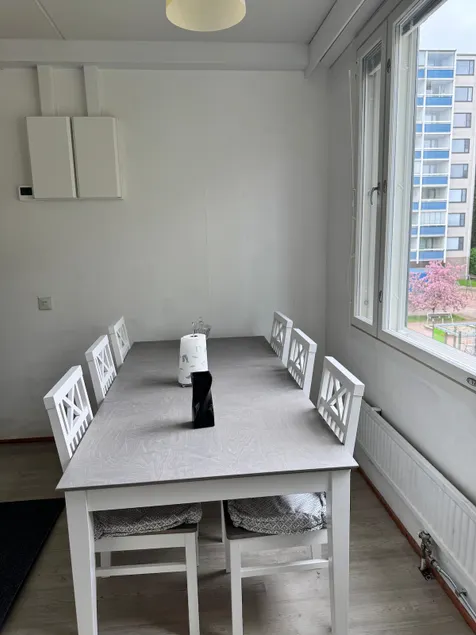 Bright Cozy Flat + Free Parking - Image 1