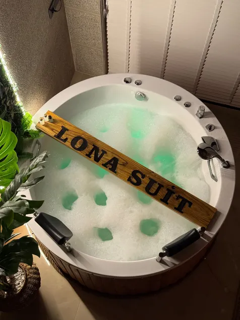 Lona Suite Bungalows - Image 1