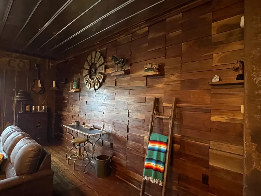 Downtown Rustic Retreat - Image 1