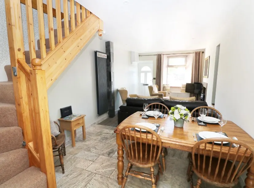 Central, 1 bed & parking permit - Image 1