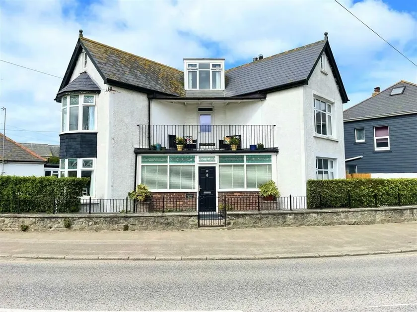 Lowenek House - Image 1