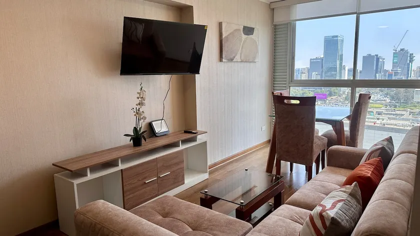 Apartment in front of the Ricardo Palma Clinic - Image 1