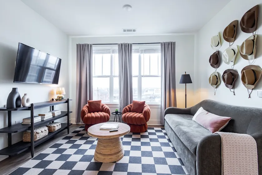 Western Velvet | 2BR 1KSF! | POOL + BAR - Image 1