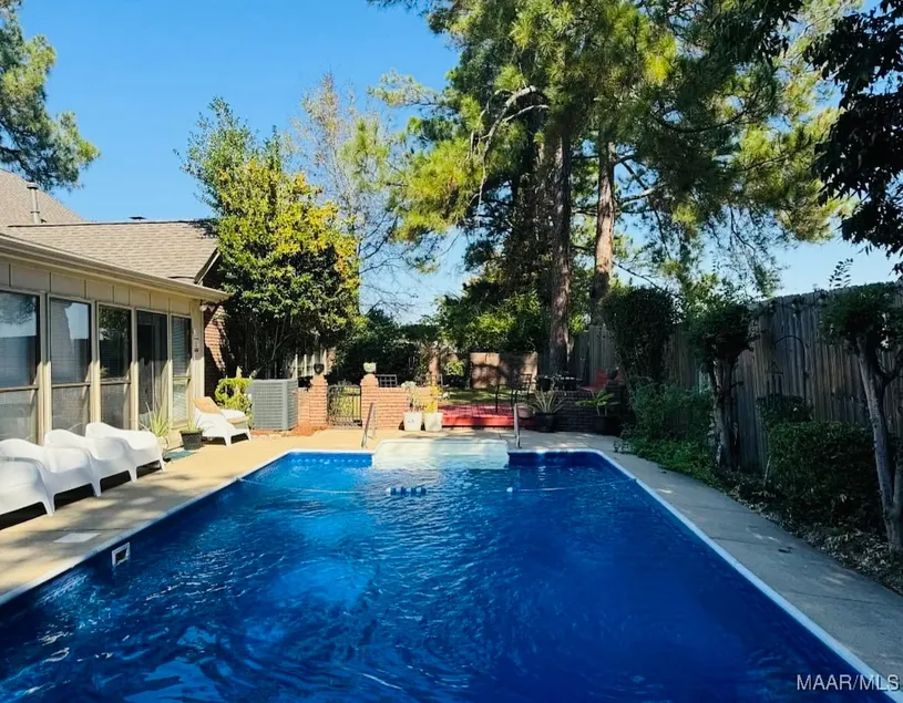 Grandmama's House with Pool - Image 1