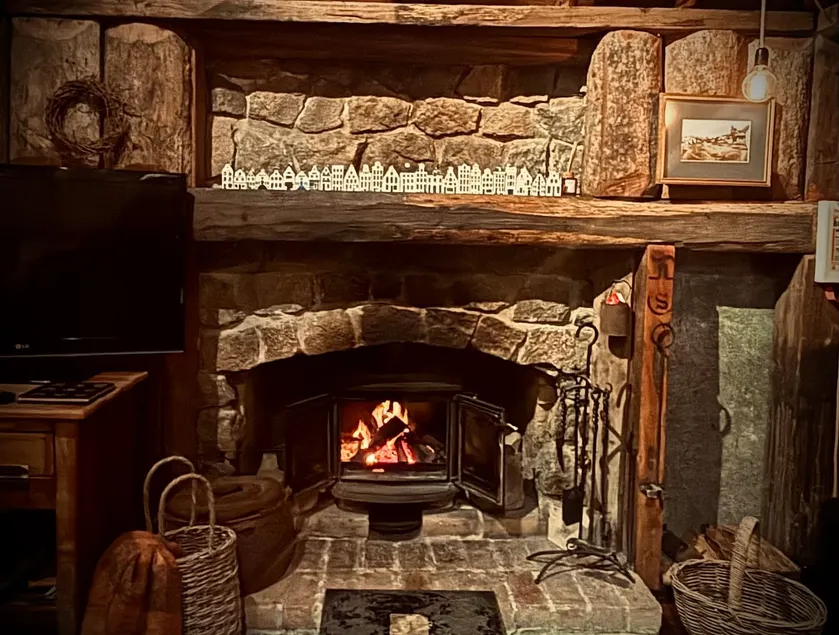 Romantic & Cosy in the Village 'Loughmore Cottage' - Image 1