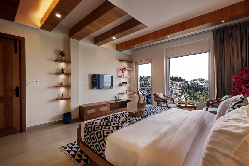 Bliss- 1 Bed Suite With Balcony and Bathtub - Image 1