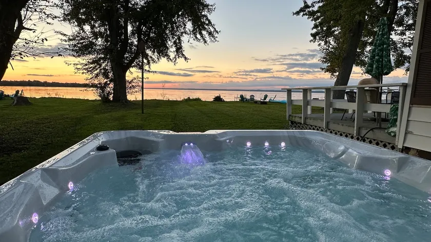 Lakefront|Kayak|Hottub nr Sylvan - Image 1