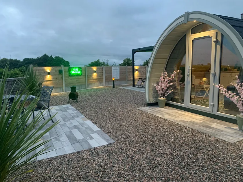 Killee Luxury pod and private hot tub - Image 1