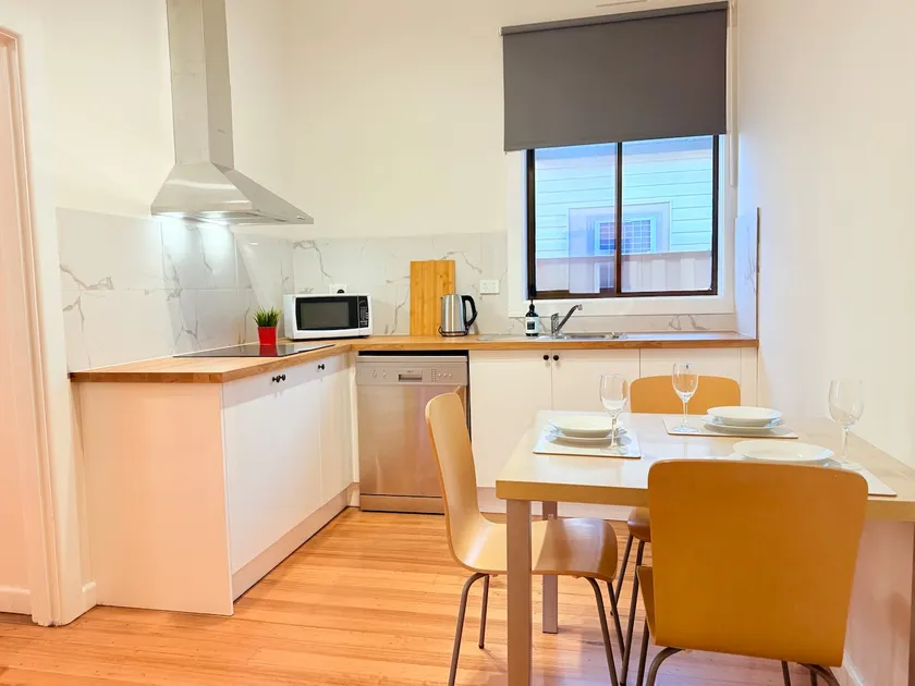 YARRAVILLE 2 bed 2 bath - Image 1