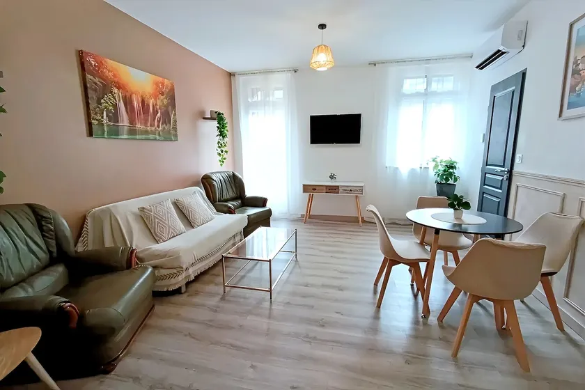 A beautiful two-room apartment with terrace - Image 1