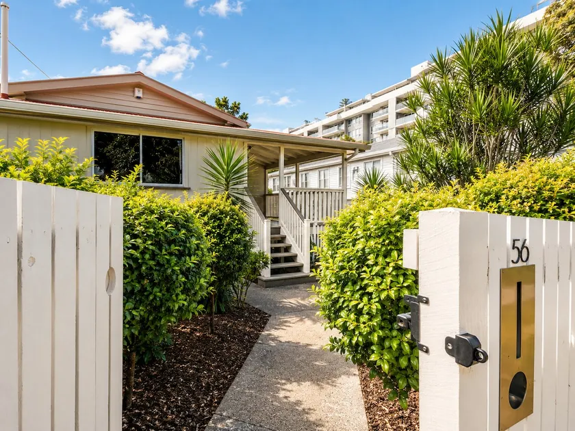 Cozy 4-Bed Heritage Home |Spacious|Aircon|2Carport - Image 1