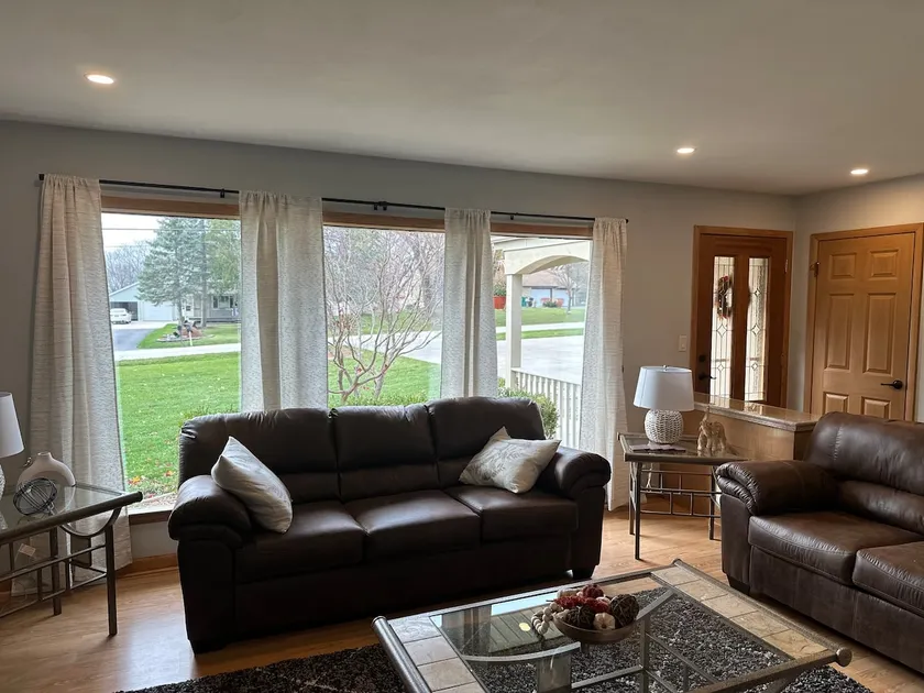 Beautiful Menomonee falls home! - Image 1