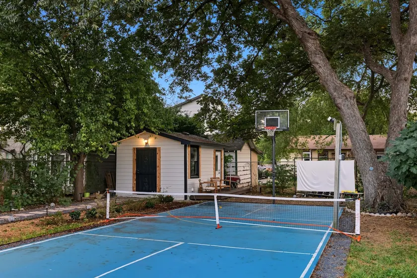 Walkable Private Studio with Pickleball Court - Image 1