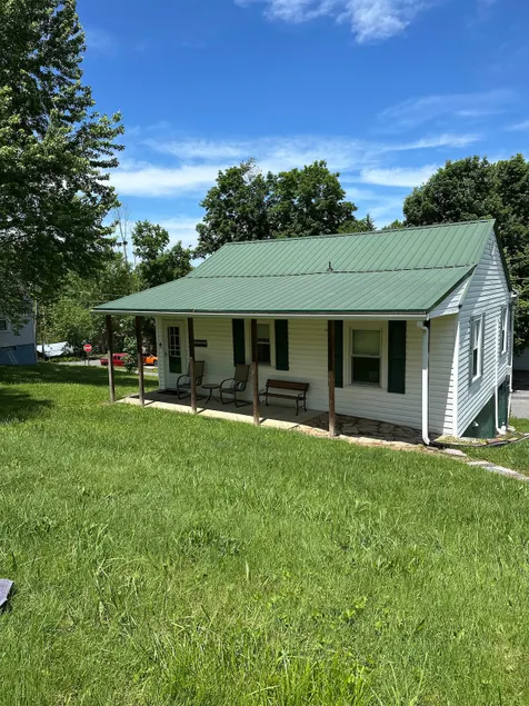 Emerald Cottage Walk downtown! - Image 1