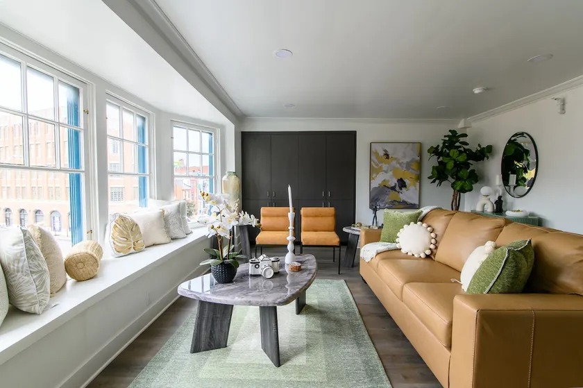 513 Lux Suite 3 - Image 1