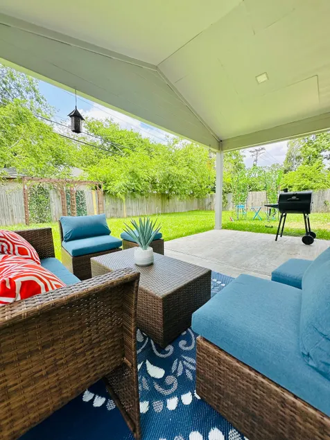 Westbury Getaway- PoolTable Patio Grill- 4BD/3.5BA - Image 1