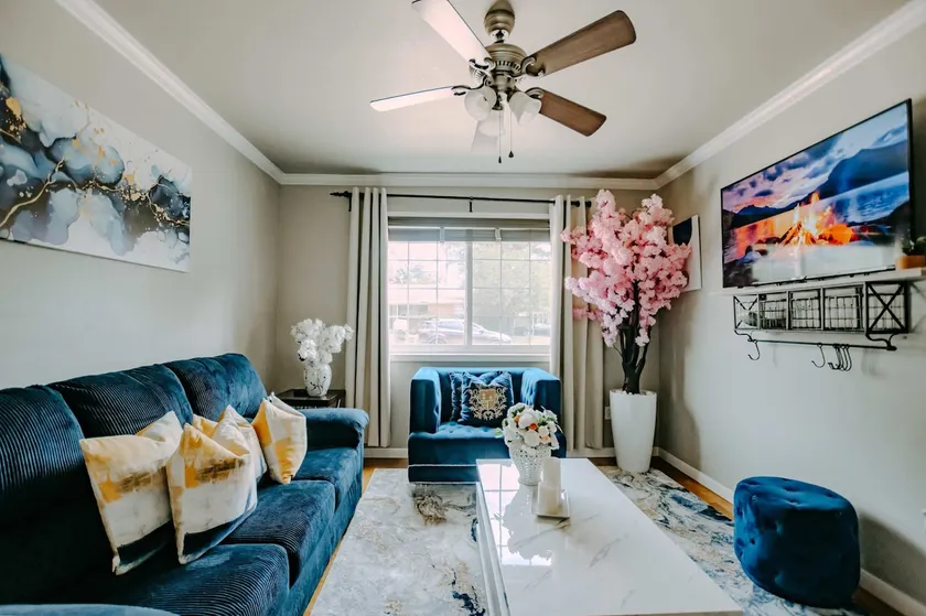 King + Queen 2BR · Sleeps 6 · Walk to SFA - Image 1