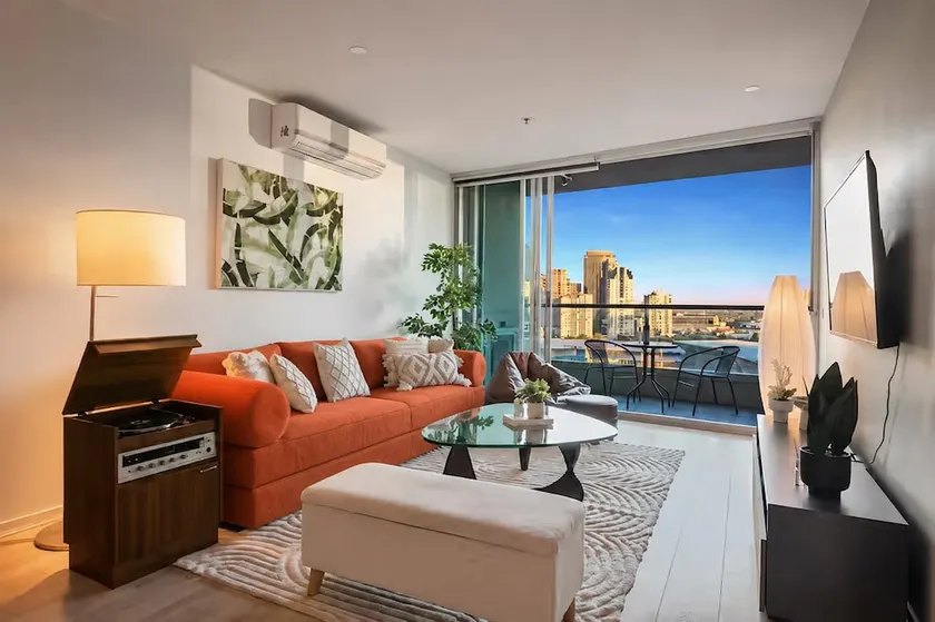 Spacious 3BR Penthouse | Carpark & Private Rooftop - Image 1