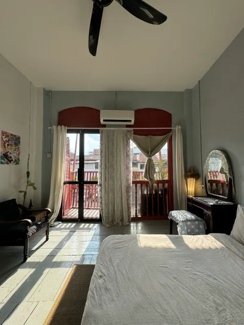 Cozy Townhouse Loft in Georgetown - Image 1