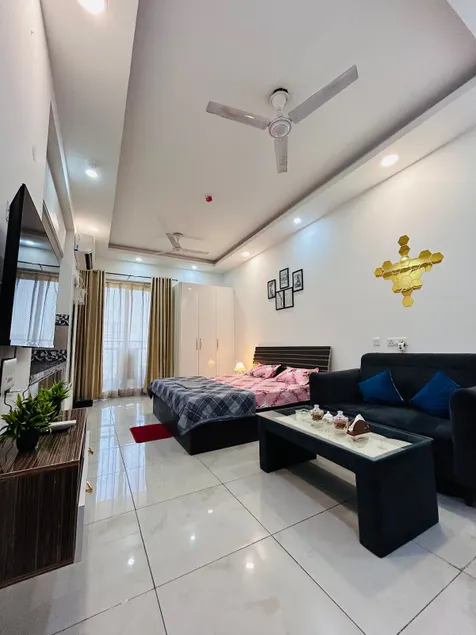 Naples Suite - Green Facing Park View - Image 1