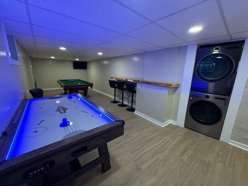 Relax & Play- Walking distance to food & drinks - Image 1