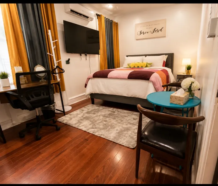 Perfect private suite in the city center, 10 minutes from the airport, welcome home! - Image 1