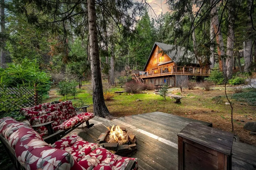 Near Vineyards: Cabin w/ Hot Tub in Pollock Pines! - Image 1