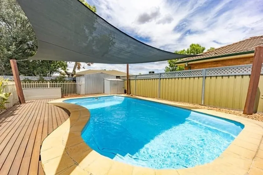Luxury Poolside Gateaway - Image 1
