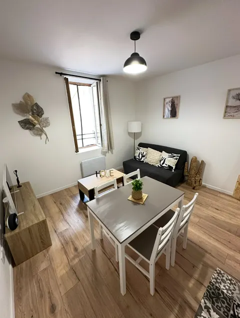 4-person apartment - city center, sea & reserve - Image 1