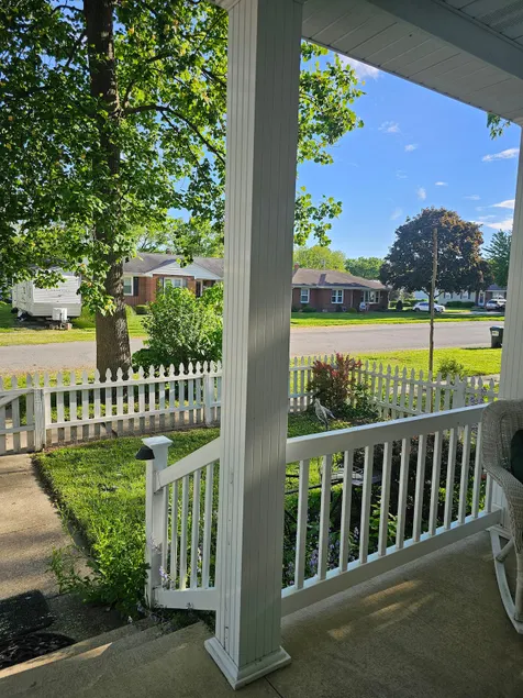 Carlyle lake home! - Image 1