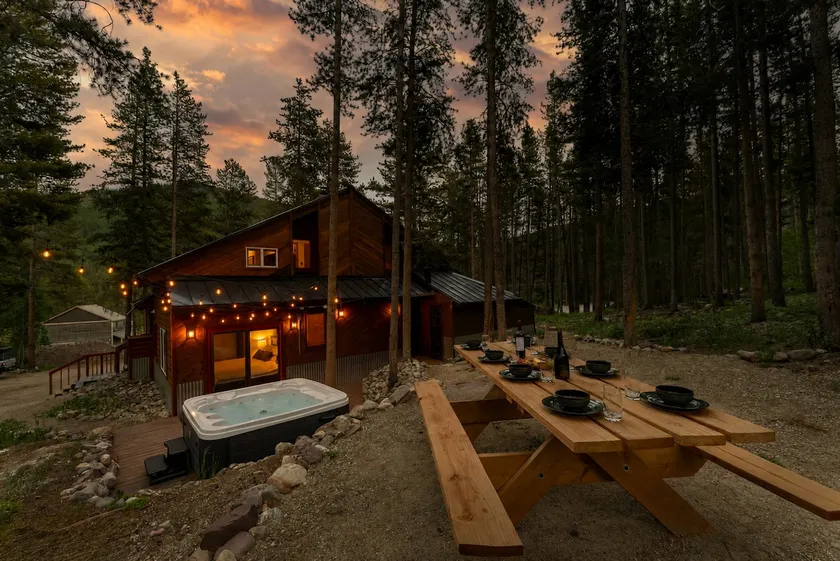 Cabin retreat with hot tub mins to Breck - Image 1