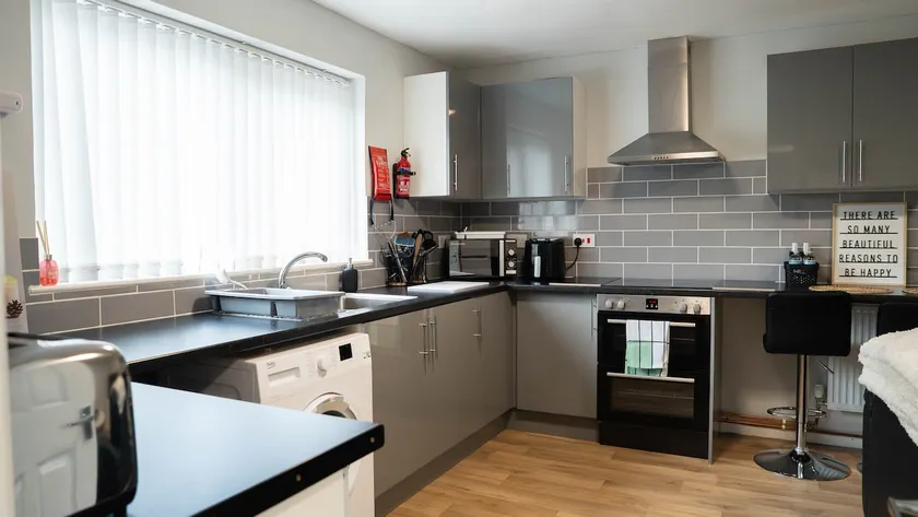 Reardon near warwick hospital, free parking, fast wifi, sleeps 5 - Image 1